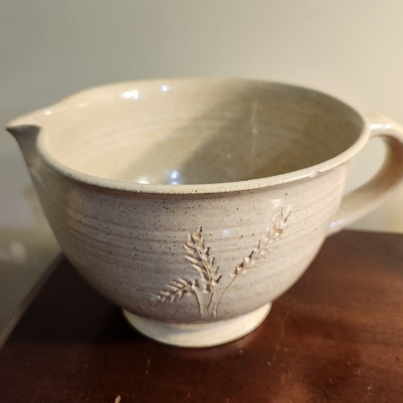 Handmade Pottery Small Mixing Bowl - Picture 1 of 5